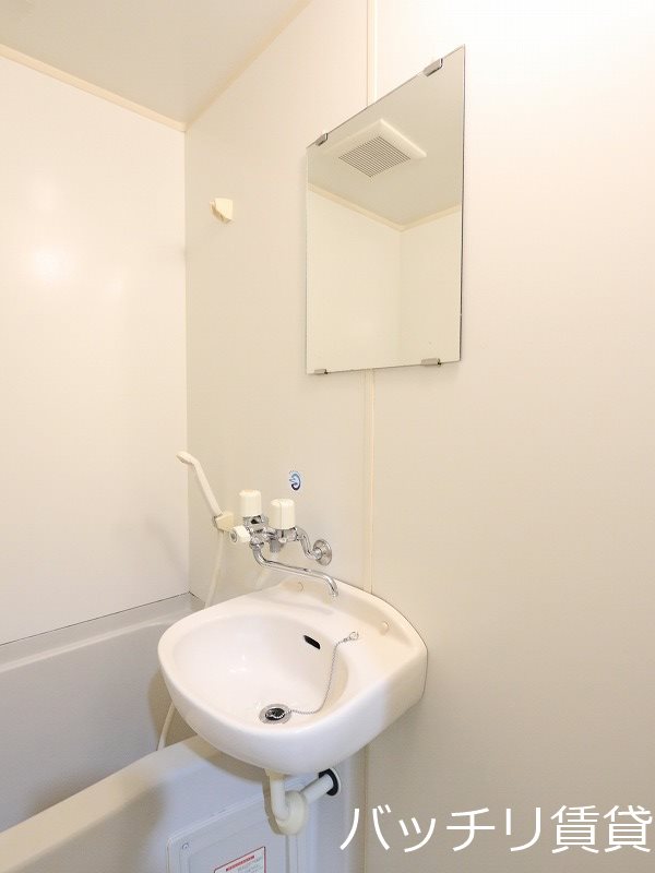 洗面設備　画像は同型タイプの為、現状を優先致します。