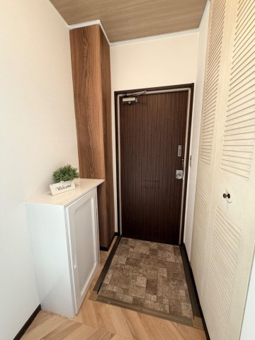 玄関　シューズボックス、大型収納つき玄関