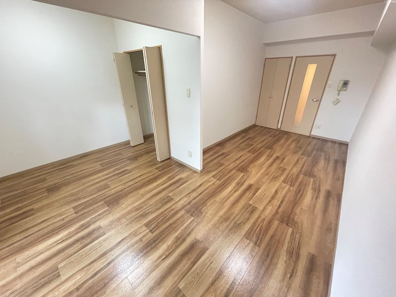 居室・リビング　別タイプのお写真です。