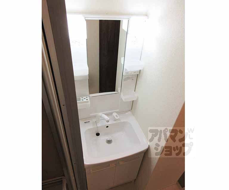 その他設備　大きなシャンドレついています。