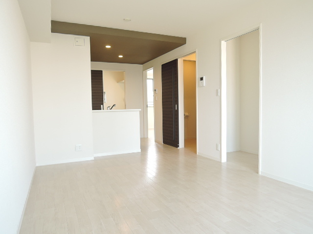 居室・リビング　人気のカウンターキッチンのリビング