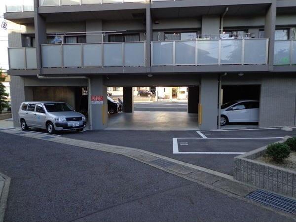 駐車場　駐車場