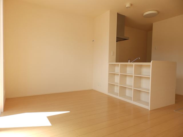 居室・リビング　ちょっとした収納がありがたいですね。