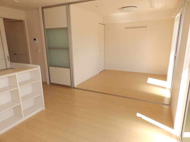 居室・リビング　ドアをあければ更に広いお部屋に変身します。