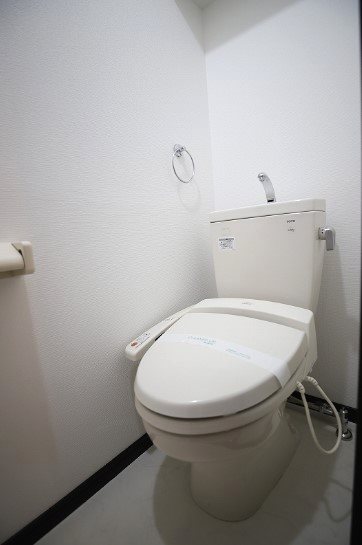 トイレ　別号室の画像。現況を優先します。