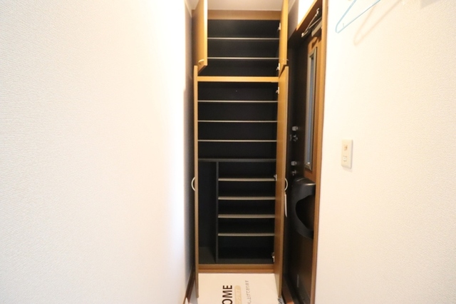 玄関　下駄箱収納になります