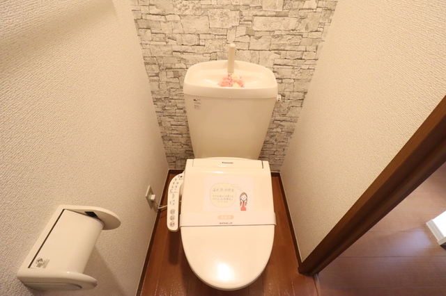 トイレ　バストイレ別です