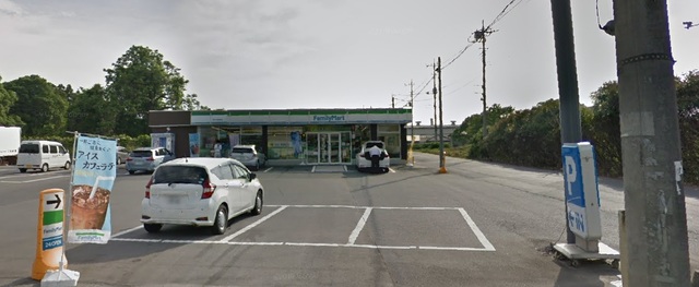 コンビニ　ファミリーマート新守谷駅南店（コンビニ）まで1962m