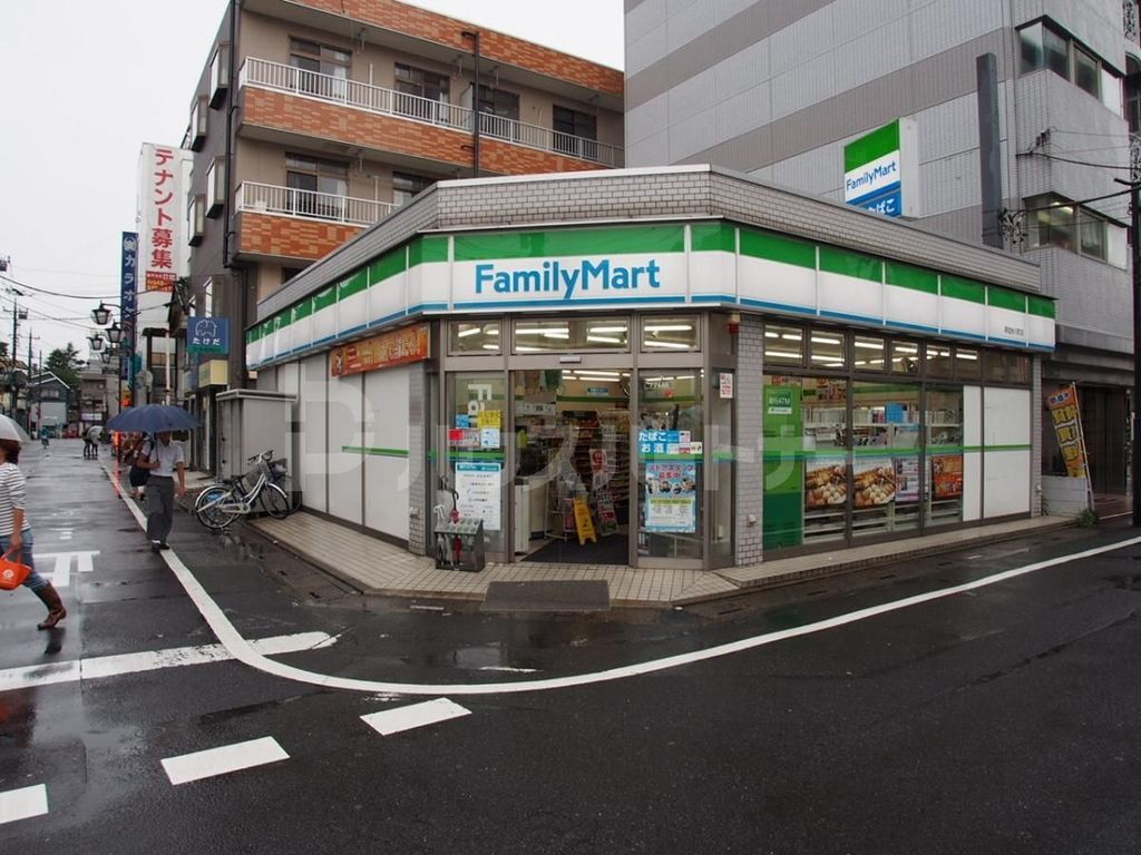 コンビニ　ファミリーマート草加氷川町店（コンビニ）まで120m