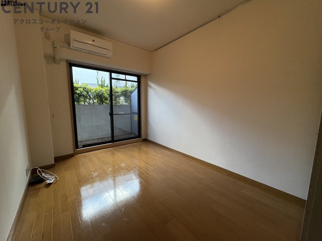 居室・リビング　エアコン付きで快適に過ごせます♪