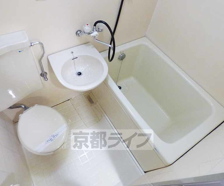 バス・シャワールーム　広々とした浴室です。