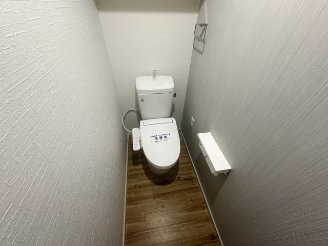 トイレ　温水洗浄便座機能付きのトイレです♪