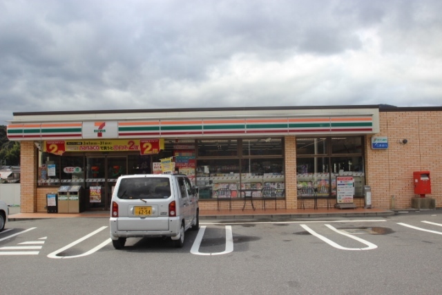 コンビニ　セブンイレブン広島石内バイパス店（コンビニ）まで422m