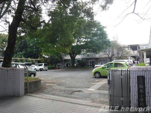 小学校　熊本市立桜木小学校（小学校）まで915m