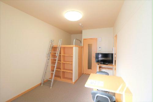 居室・リビング　大型家具家電付きにより初めての一人暮らしの方も安心！