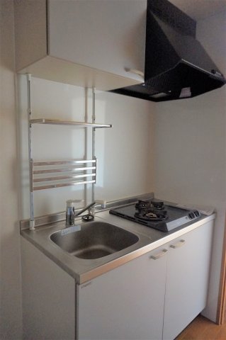 キッチン　キッチンはガスコンロ2口です！収納もあって使い勝手バツグン★