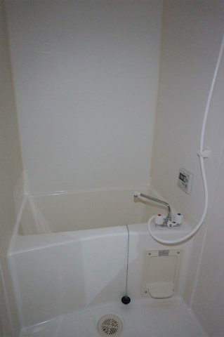 バス・シャワールーム　お風呂はお掃除の楽なユニットバスです♪