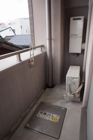 バルコニー　バルコニーでは洗濯物も干せます！