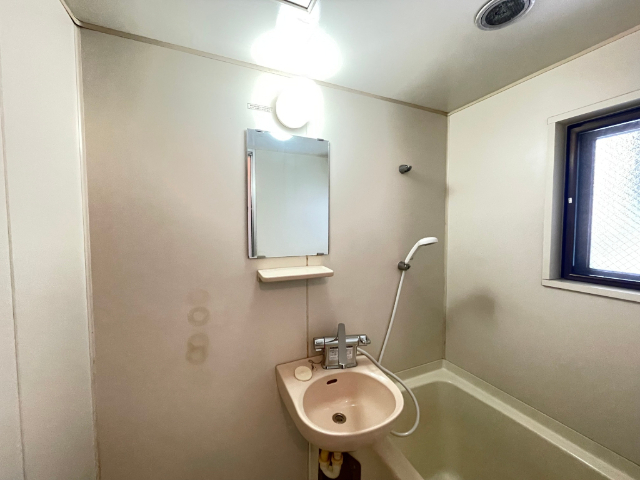 洗面設備　お風呂の洗面台です