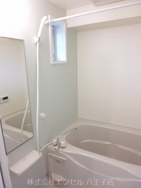 バス・シャワールーム　嬉しい追い焚き機能付きの浴室です。