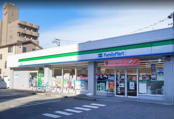 コンビニ　ファミリーマート金沢彦三店（コンビニ）まで499m