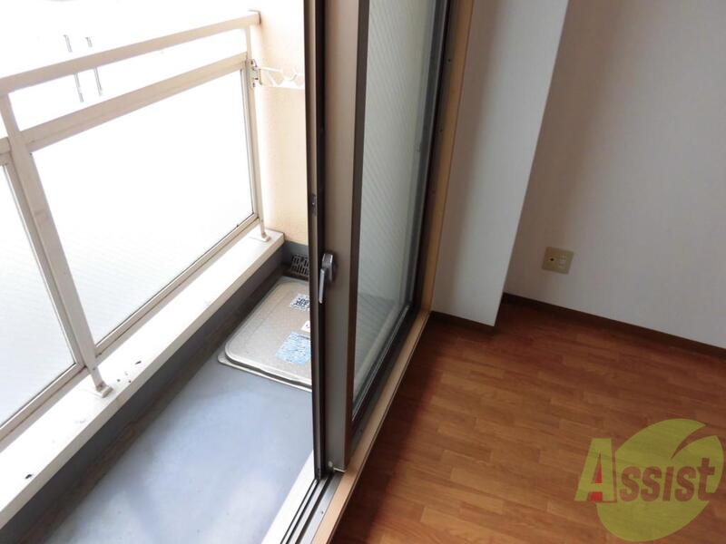 バルコニー　日当たりバッチリ、ふかふかのお布団で眠れますよ。