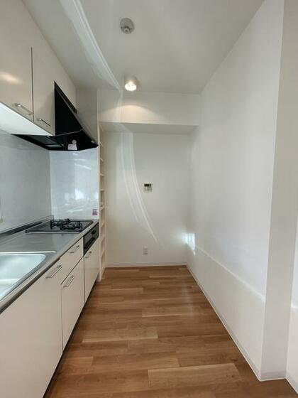 キッチン　写真は同間取り別部屋の写真となります。