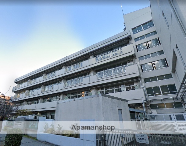 小学校　横浜市立平沼小学校（小学校）まで749m