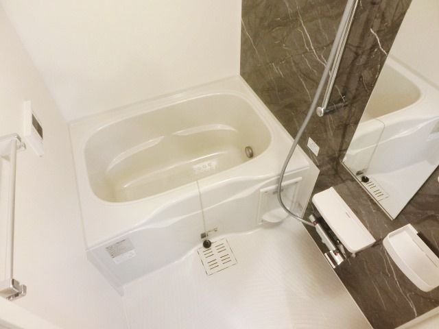 バス・シャワールーム　経済的な追焚付き