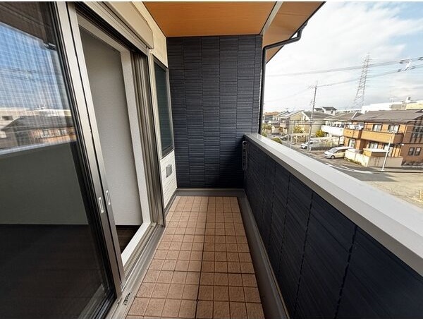 バルコニー　お洗濯にも便利なバルコニー付き