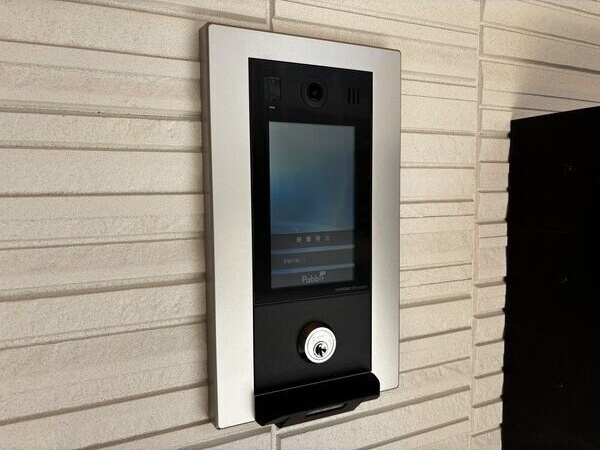 エントランス　オートロックで安心です