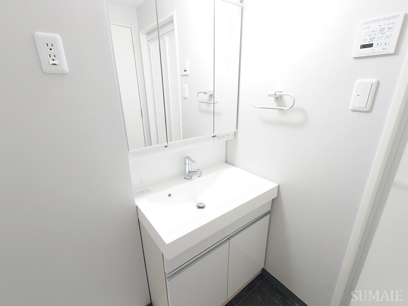 洗面設備　独立洗面台です☆