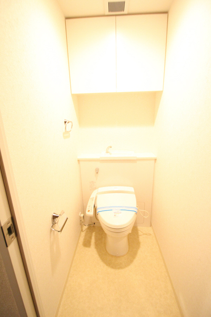 トイレ　※別室の参考写真の為、現況優先です。