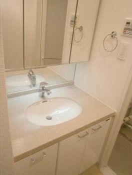 洗面設備　お化粧にも便利ですね♪