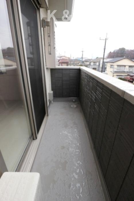 バルコニー　外からの目が気にならないバルコニーで洗濯物が干せます