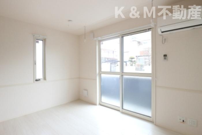 居室・リビング　こちらのリビングで趣味の時間をお楽しみください