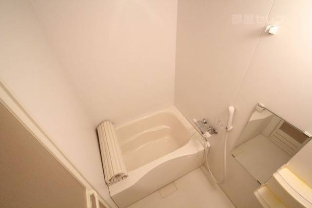 バス・シャワールーム　快適バスルーム。他号室の写真です。