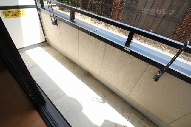バルコニー　明るいベランダ。他号室の写真です。