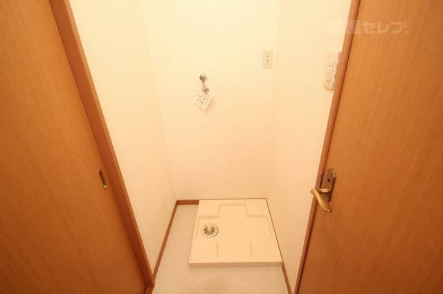 その他設備　室内洗濯機置場。他号室の写真です。