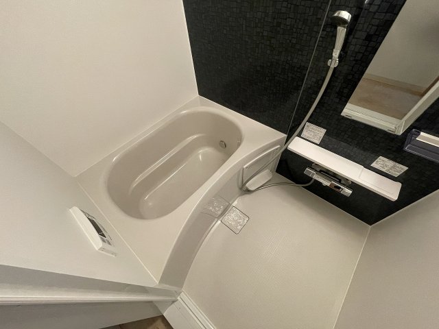 バス・シャワールーム　コンパクトで使いやすいお風呂です