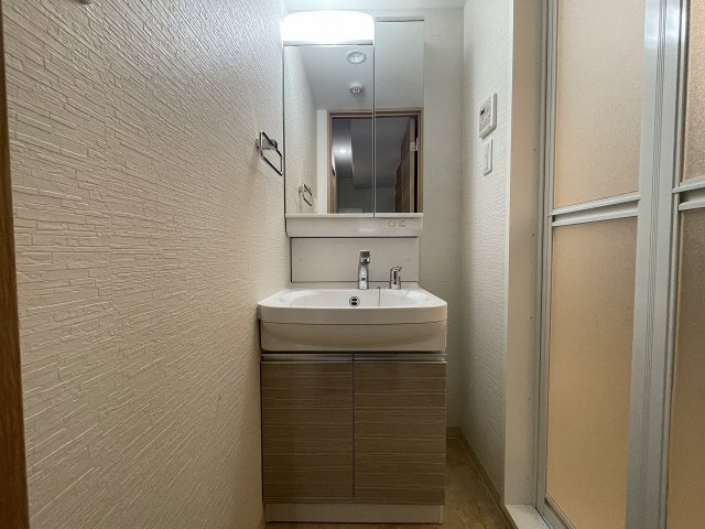 洗面設備　スペースが確保できる洗面所です