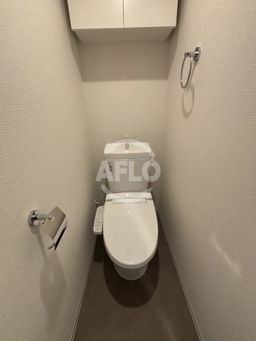 トイレ　セレニテ東梅田アリエ　トイレ