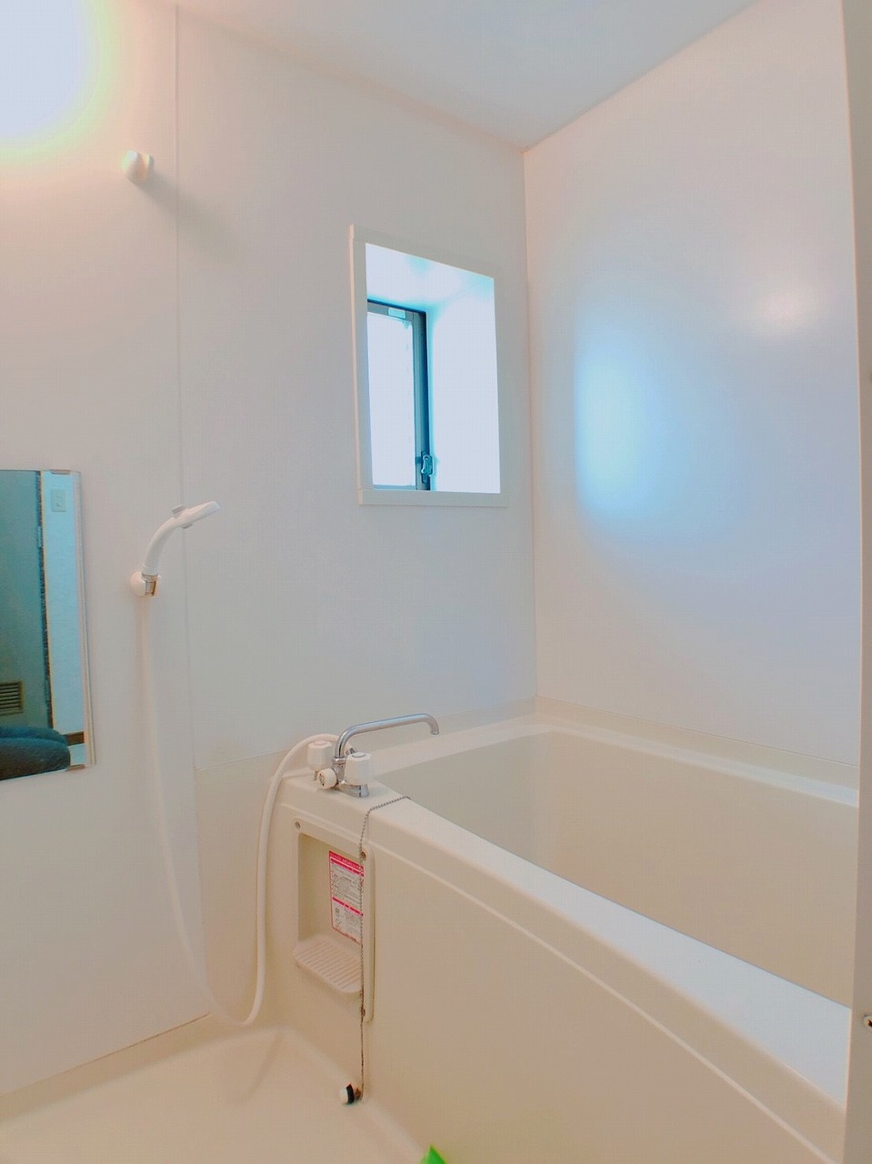 バス・シャワールーム　換気用の出来る窓付き