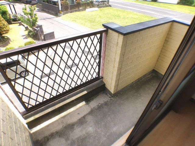 バルコニー　日当たり良好なバルコニー