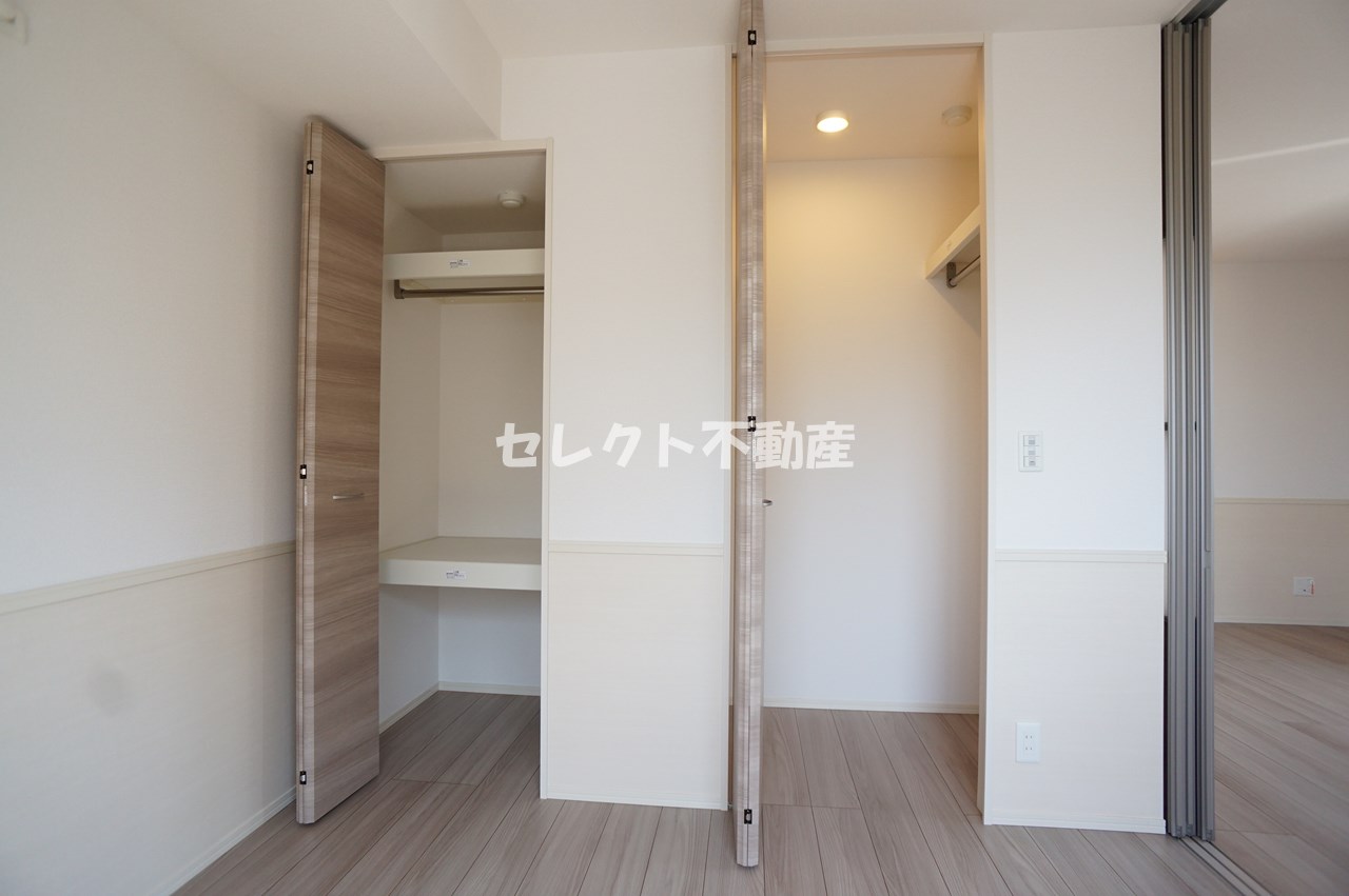 収納　【アイ・アイマンションII】301 ウォークインクローゼット