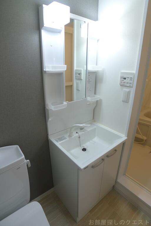 洗面設備　（写真は同タイプ）