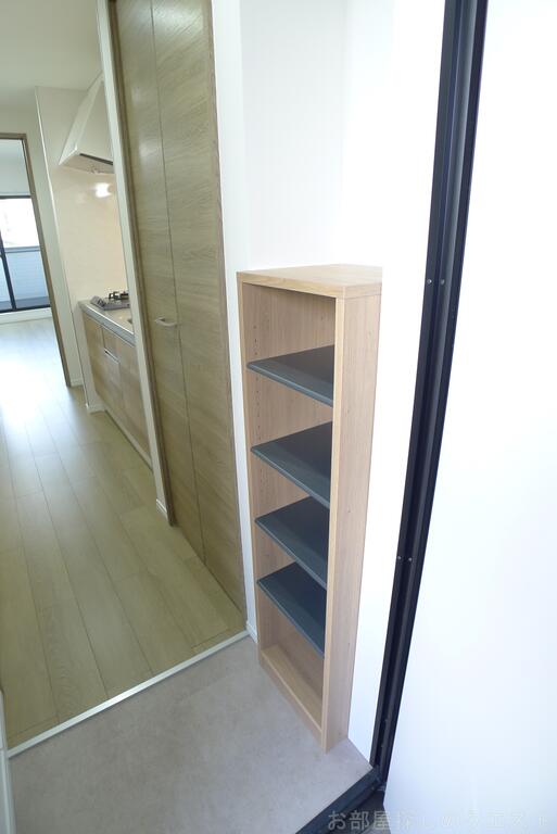 玄関　（写真は同タイプ）