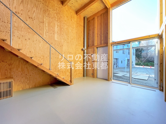 居室・リビング　採光と通風に優れた、開放感溢れるリビング♪