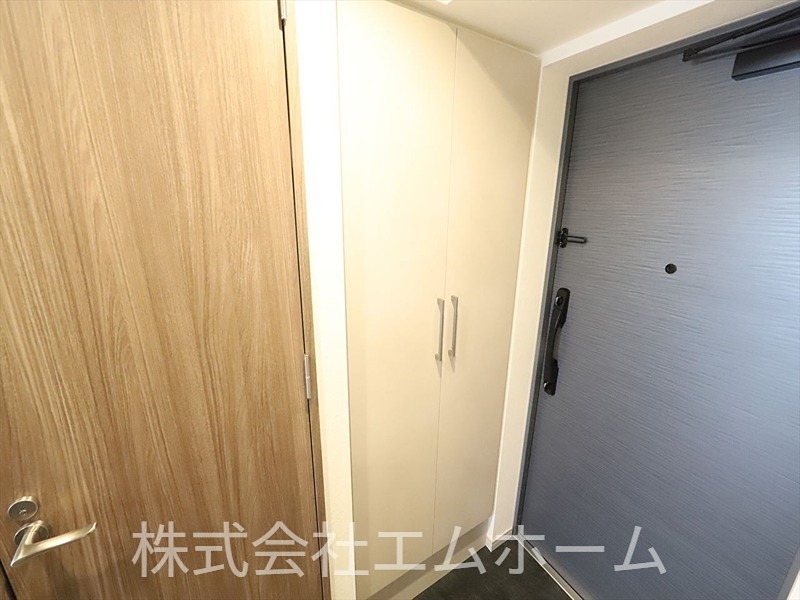 玄関　玄関　シューズボックス付