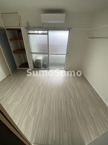 その他部屋・スペース　開放的な寝室です